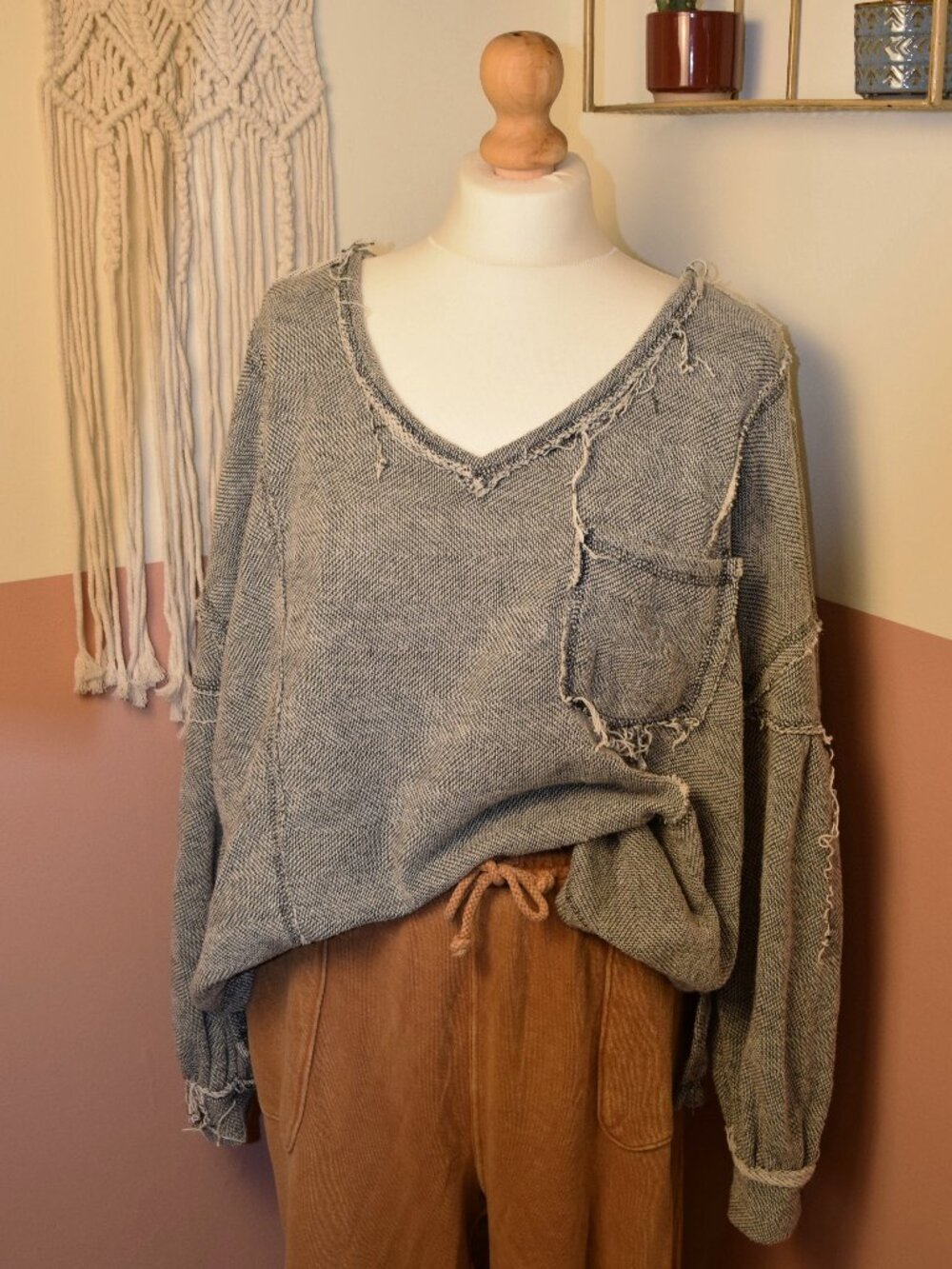 Mustard Seed Oversized Raw Seam V Neck Pullover Sweater Gray L